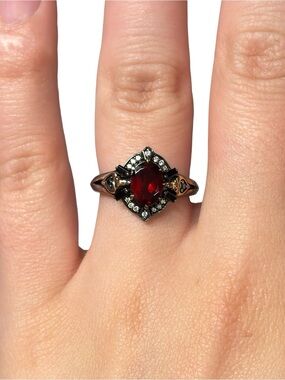 Enchanted Disney | Villains Evil Queen 1/10 CT TW Diamond Garnet Ring - Size 7